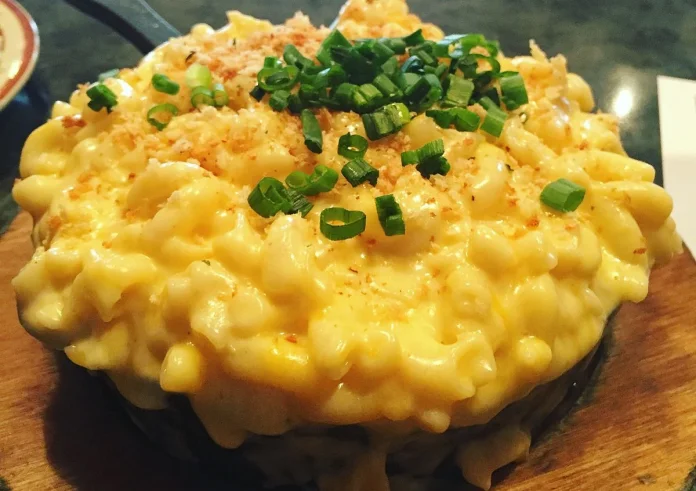 Mac and Cheese: Η πιο εύκολη και κρεμώδης συνταγή που θα φτιάξεις ποτέ